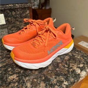 Hoka Bondi 7, size 8 in Cammelia, good condtion
